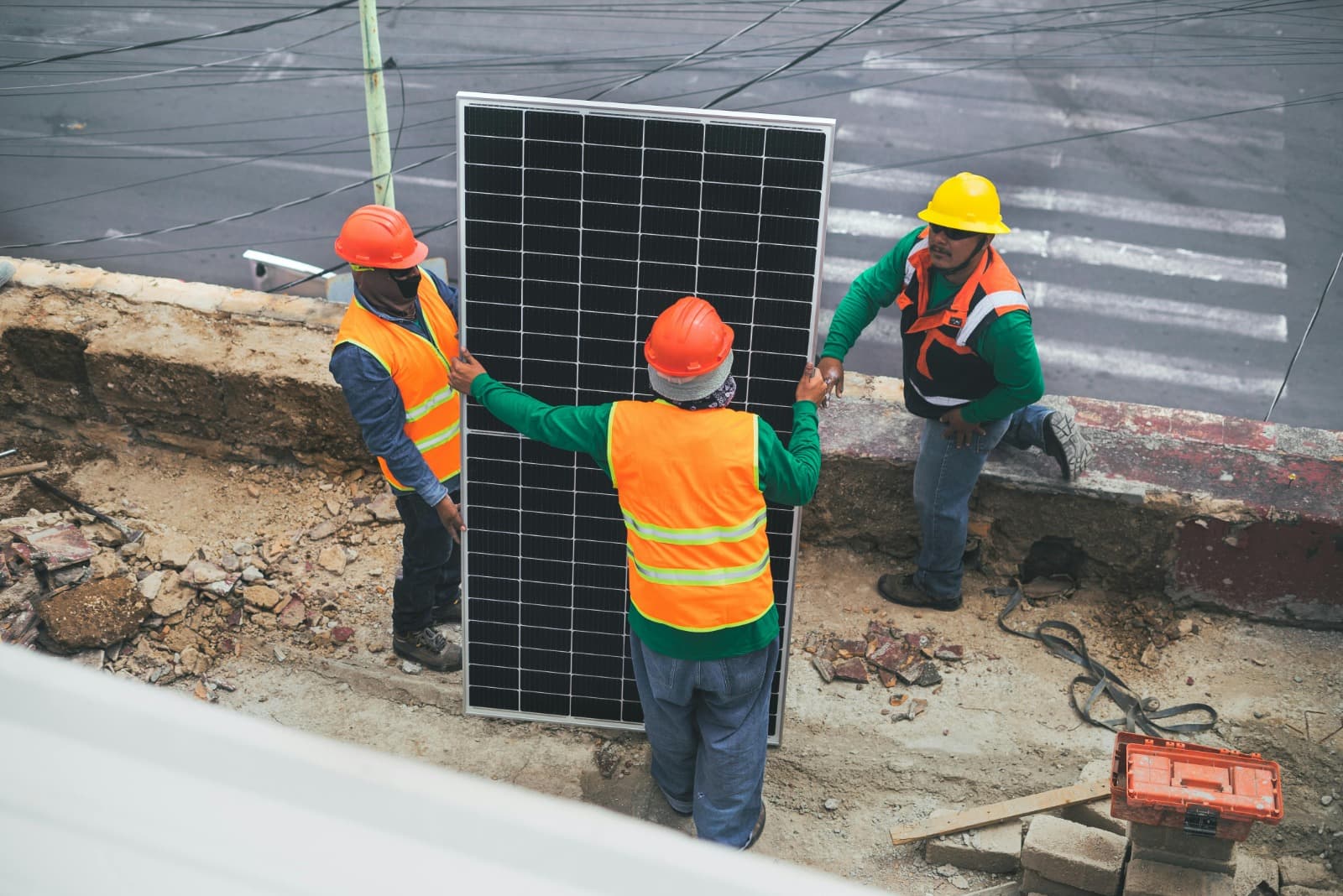 How Commercial Solar Panels Nottingham Cut Long-Term Energy Costs