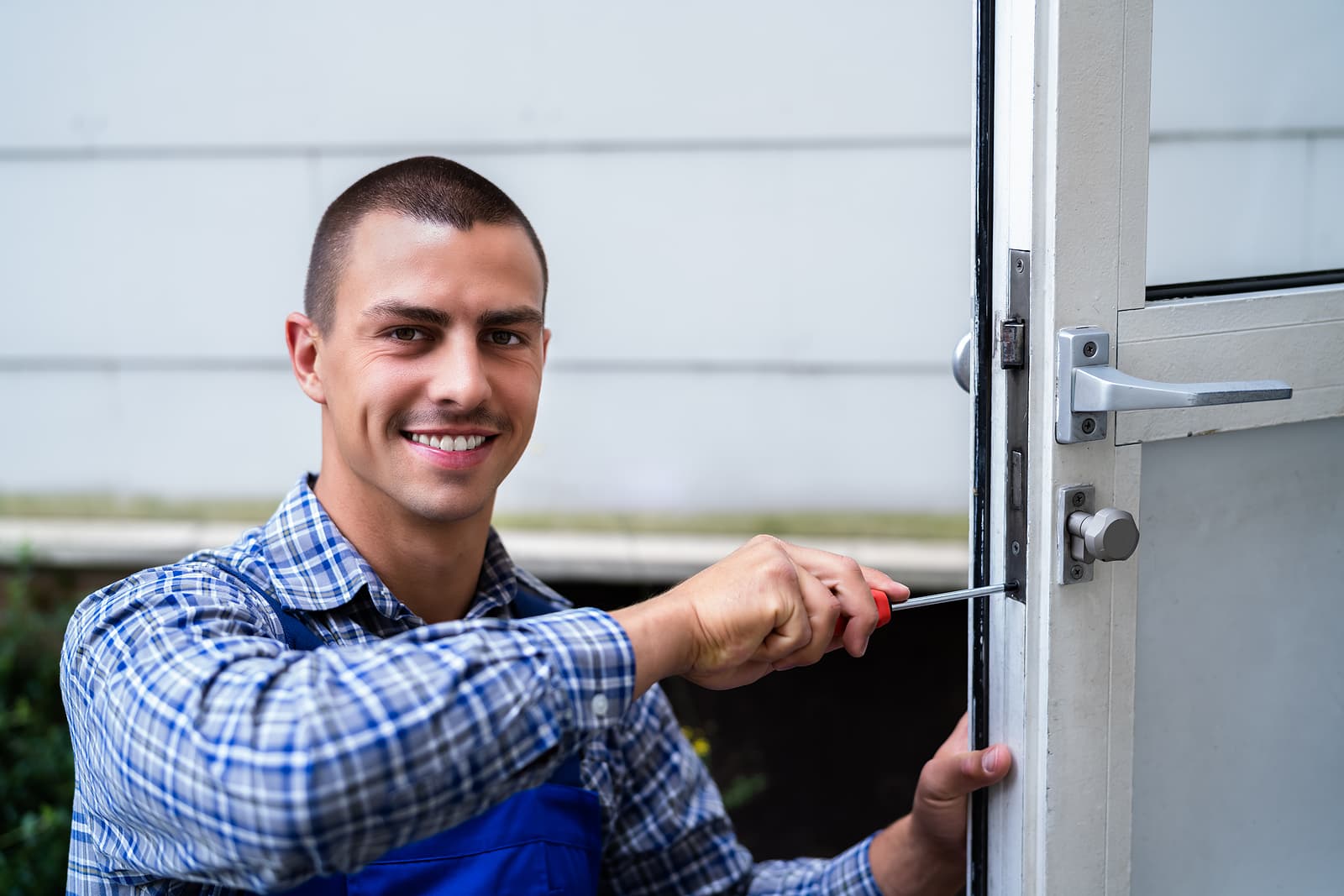 7 Commercial Door Hardware Suppliers Compared: Best Stock for Contractors?