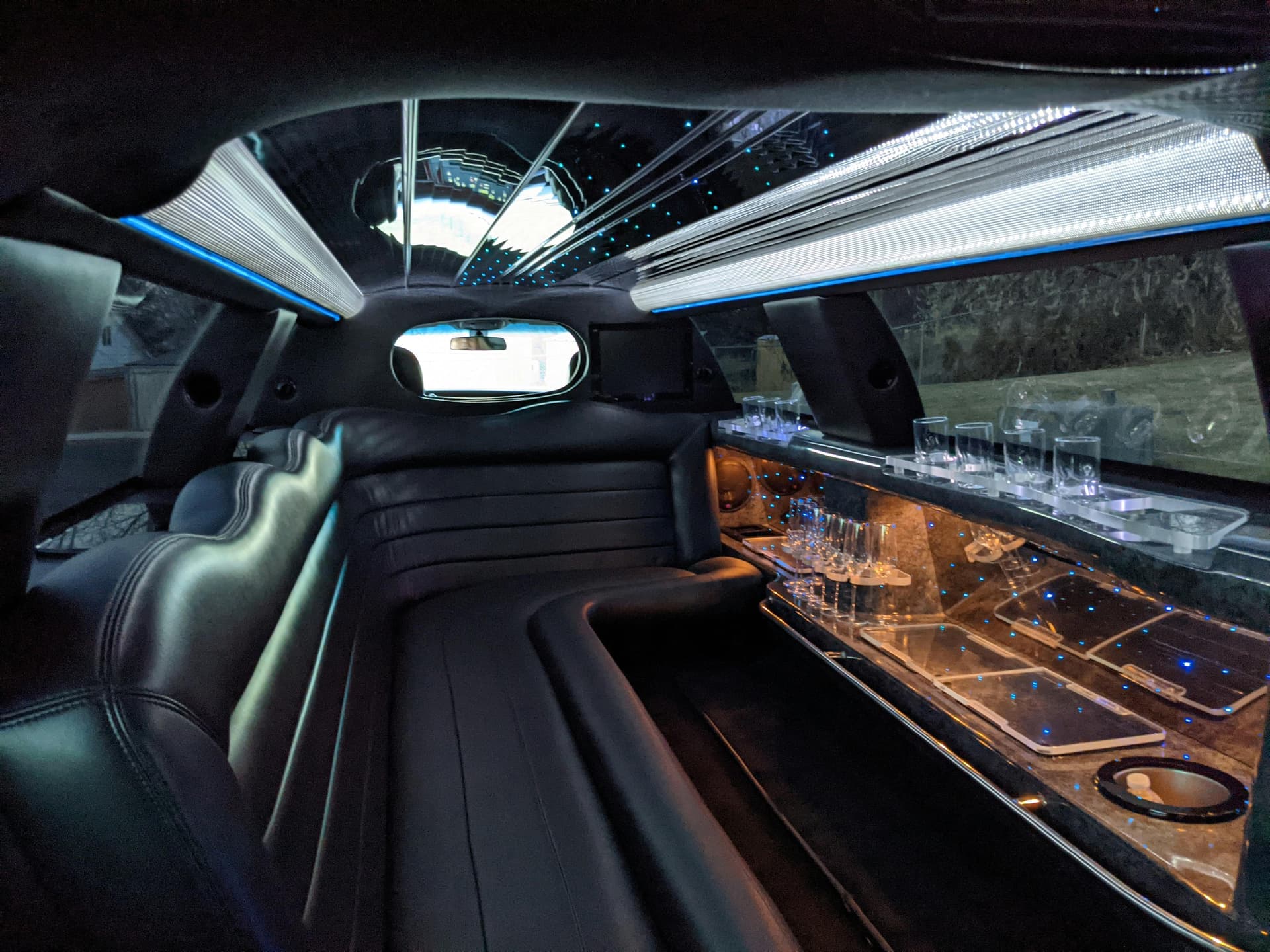 Luxury Seattle to Vancouver Limo Ride Experience