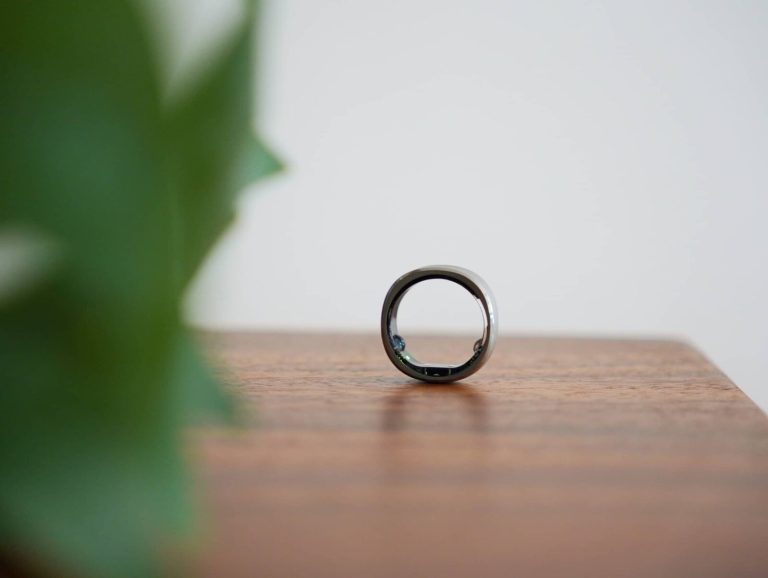 ringconn-smart-ring-silver-cover2-1600x1205